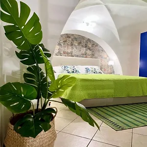 https://robert-holiday-catania.taorminaitalyhotels.com